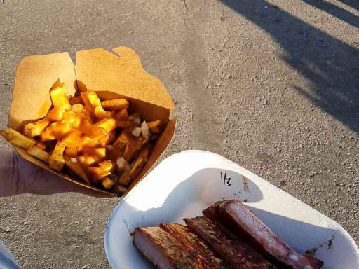 Barbecue Ribs avec une poutine !
